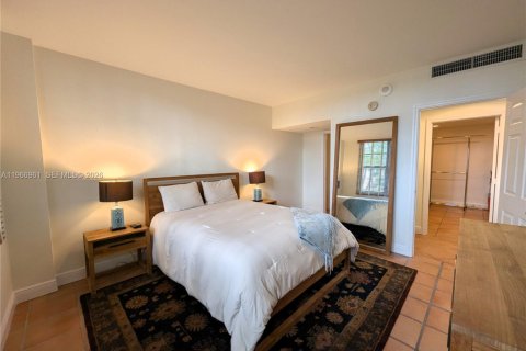 Condo in Miami Beach, Florida, 2 bedrooms  № 2029060 - photo 16