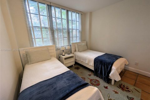 Condo in Miami Beach, Florida, 2 bedrooms  № 2029060 - photo 20