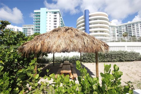 Condo in Miami Beach, Florida, 2 bedrooms  № 2029060 - photo 27