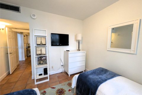 Condo in Miami Beach, Florida, 2 bedrooms  № 2029060 - photo 21