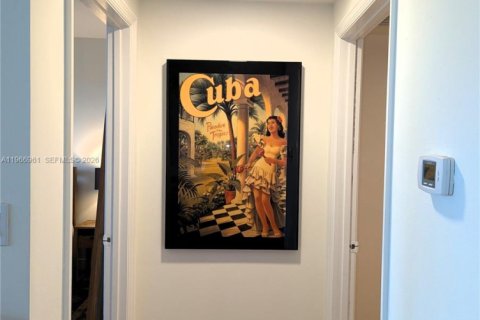 Condo in Miami Beach, Florida, 2 bedrooms  № 2029060 - photo 11