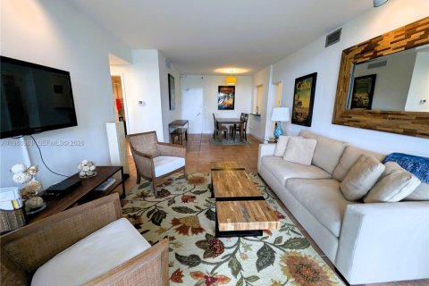 Condo in Miami Beach, Florida, 2 bedrooms  № 2029060 - photo 10