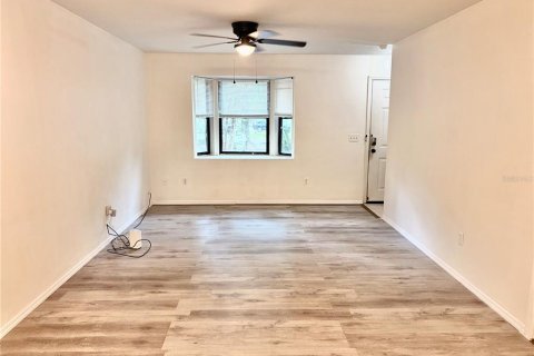 Touwnhouse à vendre à Gainesville, Floride: 2 chambres, 92.16 m2 № 2237879 - photo 8