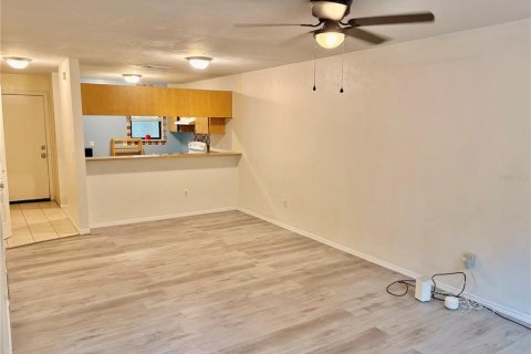Touwnhouse à vendre à Gainesville, Floride: 2 chambres, 92.16 m2 № 2237879 - photo 7