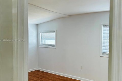 Villa ou maison à vendre à Miami, Floride: 3 chambres, 144.37 m2 № 2062831 - photo 13