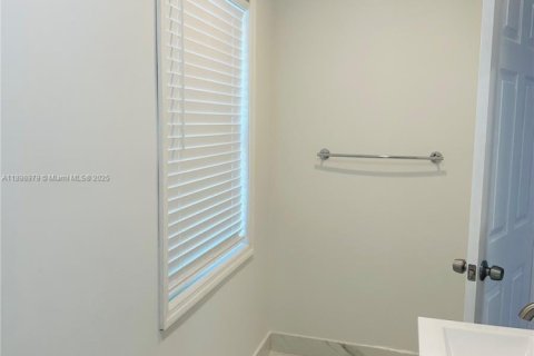 Villa ou maison à vendre à Miami, Floride: 3 chambres, 144.37 m2 № 2062831 - photo 20