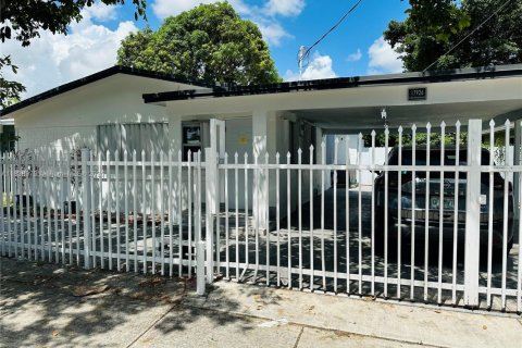 Villa ou maison à vendre à Miami, Floride: 3 chambres, 144.37 m2 № 2062831 - photo 3