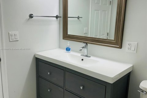 Villa ou maison à vendre à Miami, Floride: 3 chambres, 144.37 m2 № 2062831 - photo 24