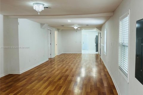 Villa ou maison à vendre à Miami, Floride: 3 chambres, 144.37 m2 № 2062831 - photo 9