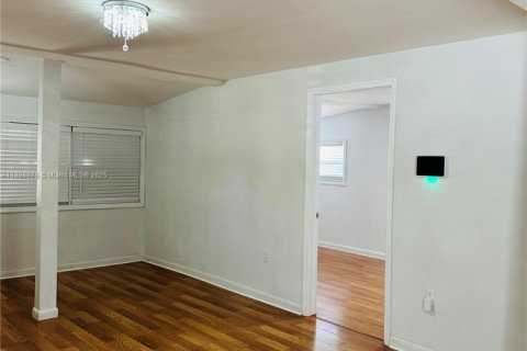 Villa ou maison à vendre à Miami, Floride: 3 chambres, 144.37 m2 № 2062831 - photo 14
