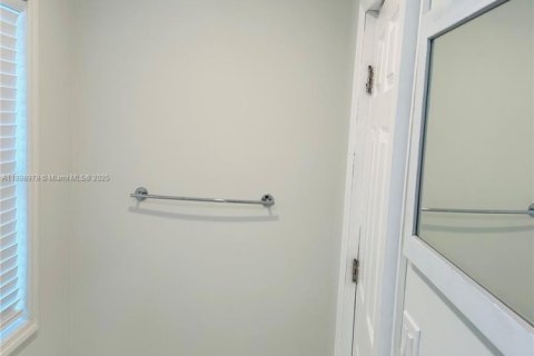 Villa ou maison à vendre à Miami, Floride: 3 chambres, 144.37 m2 № 2062831 - photo 18