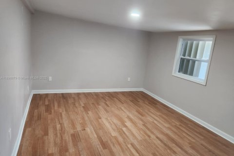 Villa ou maison à vendre à Miami, Floride: 3 chambres, 144.37 m2 № 2062831 - photo 16