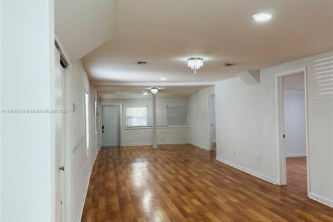 Villa ou maison à vendre à Miami, Floride: 3 chambres, 144.37 m2 № 2062831 - photo 6