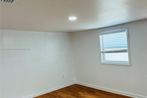 Villa ou maison à vendre à Miami, Floride: 3 chambres, 144.37 m2 № 2062831 - photo 11