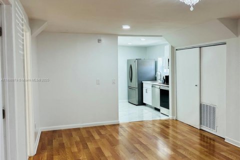 Villa ou maison à vendre à Miami, Floride: 3 chambres, 144.37 m2 № 2062831 - photo 8