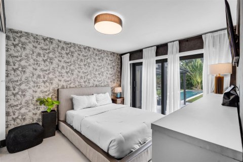Casa en venta en Miami, Florida, 4 dormitorios, 276.38 m2 № 1970627 - foto 17