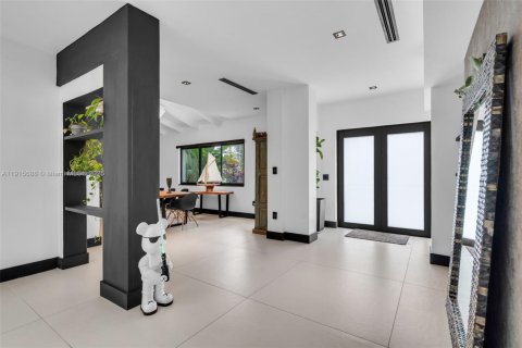 Casa en venta en Miami, Florida, 4 dormitorios, 276.38 m2 № 1970627 - foto 4