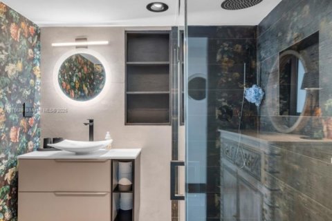 Casa en venta en Miami, Florida, 4 dormitorios, 276.38 m2 № 1970627 - foto 23