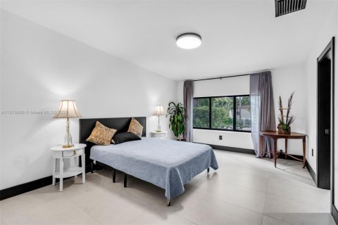 Casa en venta en Miami, Florida, 4 dormitorios, 276.38 m2 № 1970627 - foto 20