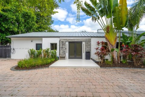 Casa en venta en Miami, Florida, 4 dormitorios, 276.38 m2 № 1970627 - foto 2