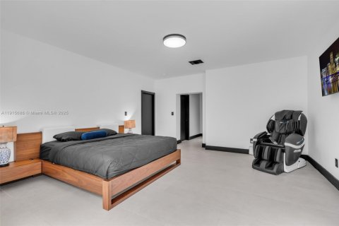 Casa en venta en Miami, Florida, 4 dormitorios, 276.38 m2 № 1970627 - foto 16