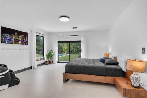 Casa en venta en Miami, Florida, 4 dormitorios, 276.38 m2 № 1970627 - foto 15