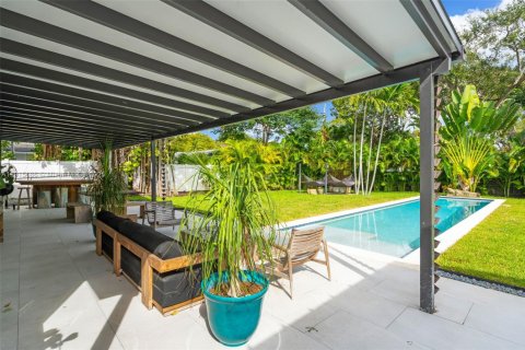 Casa en venta en Miami, Florida, 4 dormitorios, 276.38 m2 № 1970627 - foto 29