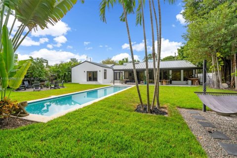 Casa en venta en Miami, Florida, 4 dormitorios, 276.38 m2 № 1970627 - foto 1