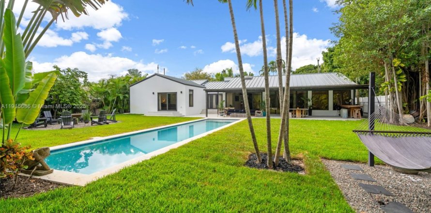 Casa en Miami, Florida 4 dormitorios, 276.38 m2 № 1970627