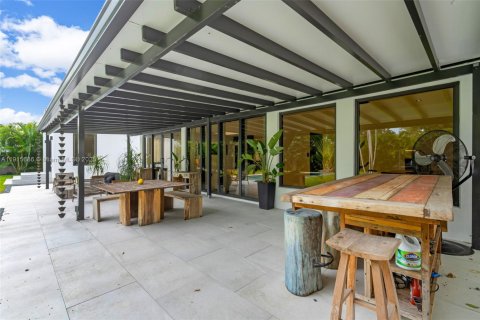 Casa en venta en Miami, Florida, 4 dormitorios, 276.38 m2 № 1970627 - foto 26