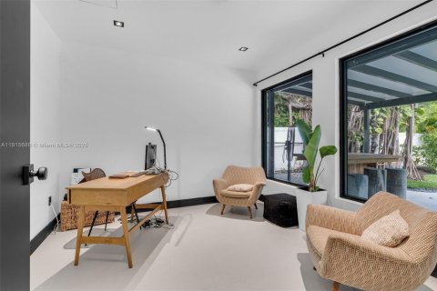 Casa en venta en Miami, Florida, 4 dormitorios, 276.38 m2 № 1970627 - foto 24