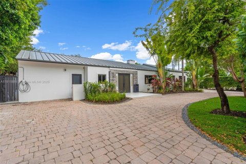Casa en venta en Miami, Florida, 4 dormitorios, 276.38 m2 № 1970627 - foto 3