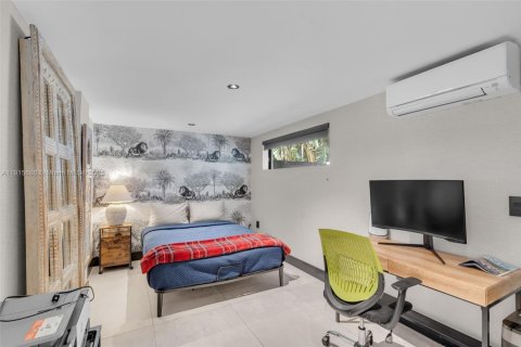 Casa en venta en Miami, Florida, 4 dormitorios, 276.38 m2 № 1970627 - foto 19
