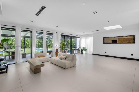 Casa en venta en Miami, Florida, 4 dormitorios, 276.38 m2 № 1970627 - foto 9