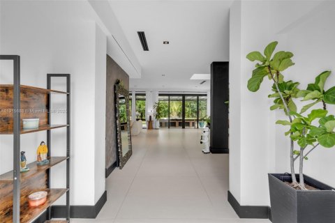 Casa en venta en Miami, Florida, 4 dormitorios, 276.38 m2 № 1970627 - foto 5