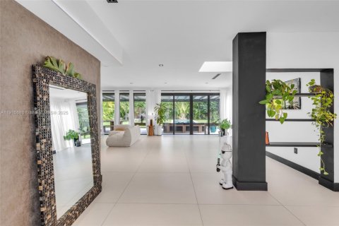 Casa en venta en Miami, Florida, 4 dormitorios, 276.38 m2 № 1970627 - foto 6