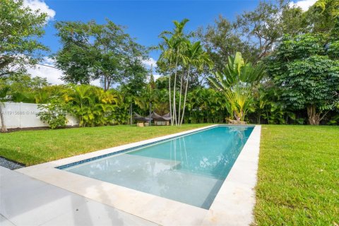 Casa en venta en Miami, Florida, 4 dormitorios, 276.38 m2 № 1970627 - foto 28