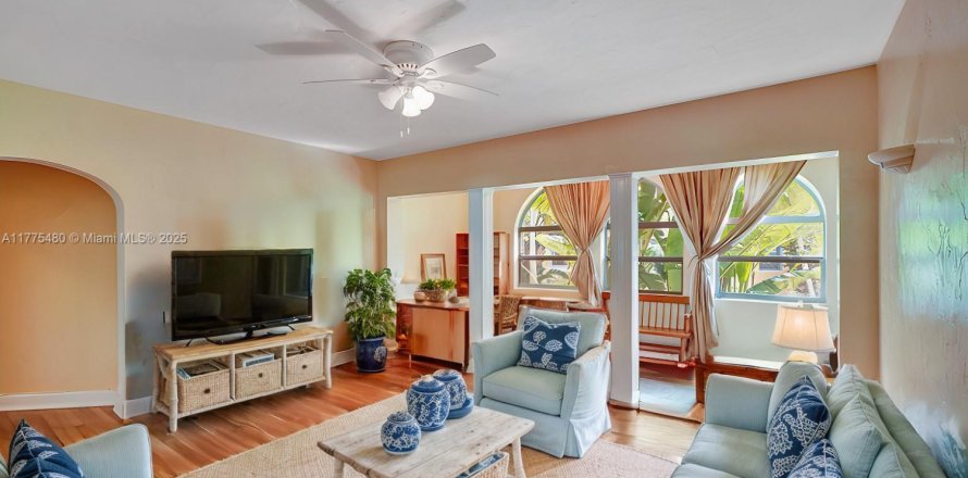 Condominio en Miami Shores, Florida, 1 dormitorio № 1708302