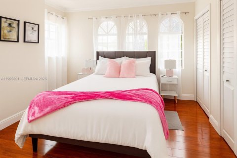 Casa en venta en Miami, Florida, 4 dormitorios, 244.15 m2 № 2027850 - foto 14