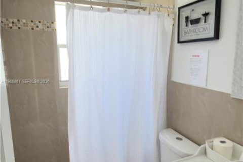 Casa en venta en Miami, Florida, 4 dormitorios, 244.15 m2 № 2027850 - foto 21