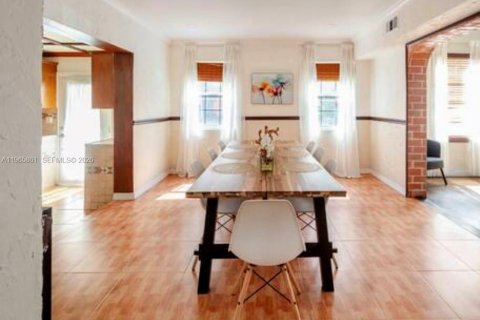 Casa en venta en Miami, Florida, 4 dormitorios, 244.15 m2 № 2027850 - foto 10