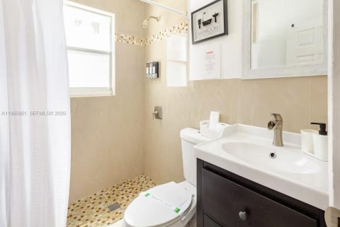 Casa en venta en Miami, Florida, 4 dormitorios, 244.15 m2 № 2027850 - foto 17