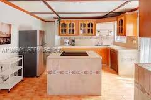 Casa en venta en Miami, Florida, 4 dormitorios, 244.15 m2 № 2027850 - foto 7