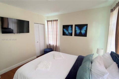 Casa en venta en Miami, Florida, 4 dormitorios, 244.15 m2 № 2027850 - foto 22