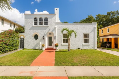 Casa en Miami, Florida 4 dormitorios, 244.15 m2 № 2027850