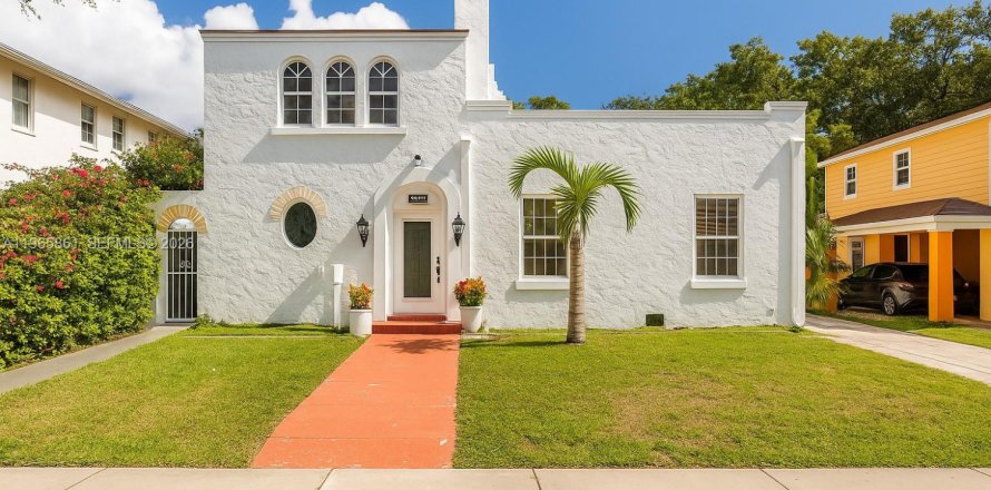 Casa en Miami, Florida 4 dormitorios, 244.15 m2 № 2027850
