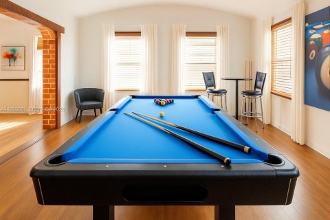 Casa en venta en Miami, Florida, 4 dormitorios, 244.15 m2 № 2027850 - foto 11