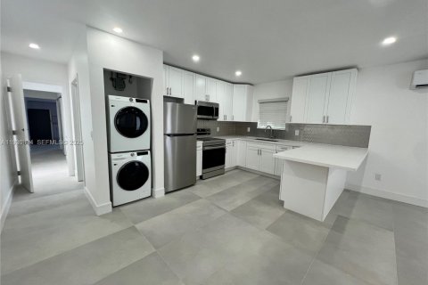 Снять в аренду виллу или дом в Майами, Флорида 2 спальни, 91.97м2, № 1989460 - фото 4