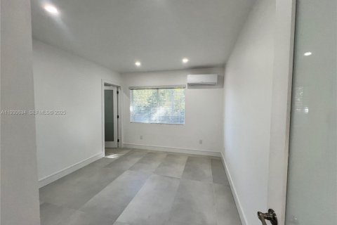 Снять в аренду виллу или дом в Майами, Флорида 2 спальни, 91.97м2, № 1989460 - фото 7