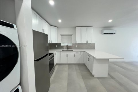 Снять в аренду виллу или дом в Майами, Флорида 2 спальни, 91.97м2, № 1989460 - фото 5